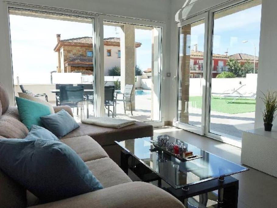 Villa Domicil De Luxe ตอร์เรเวียคา ภายนอก รูปภาพ