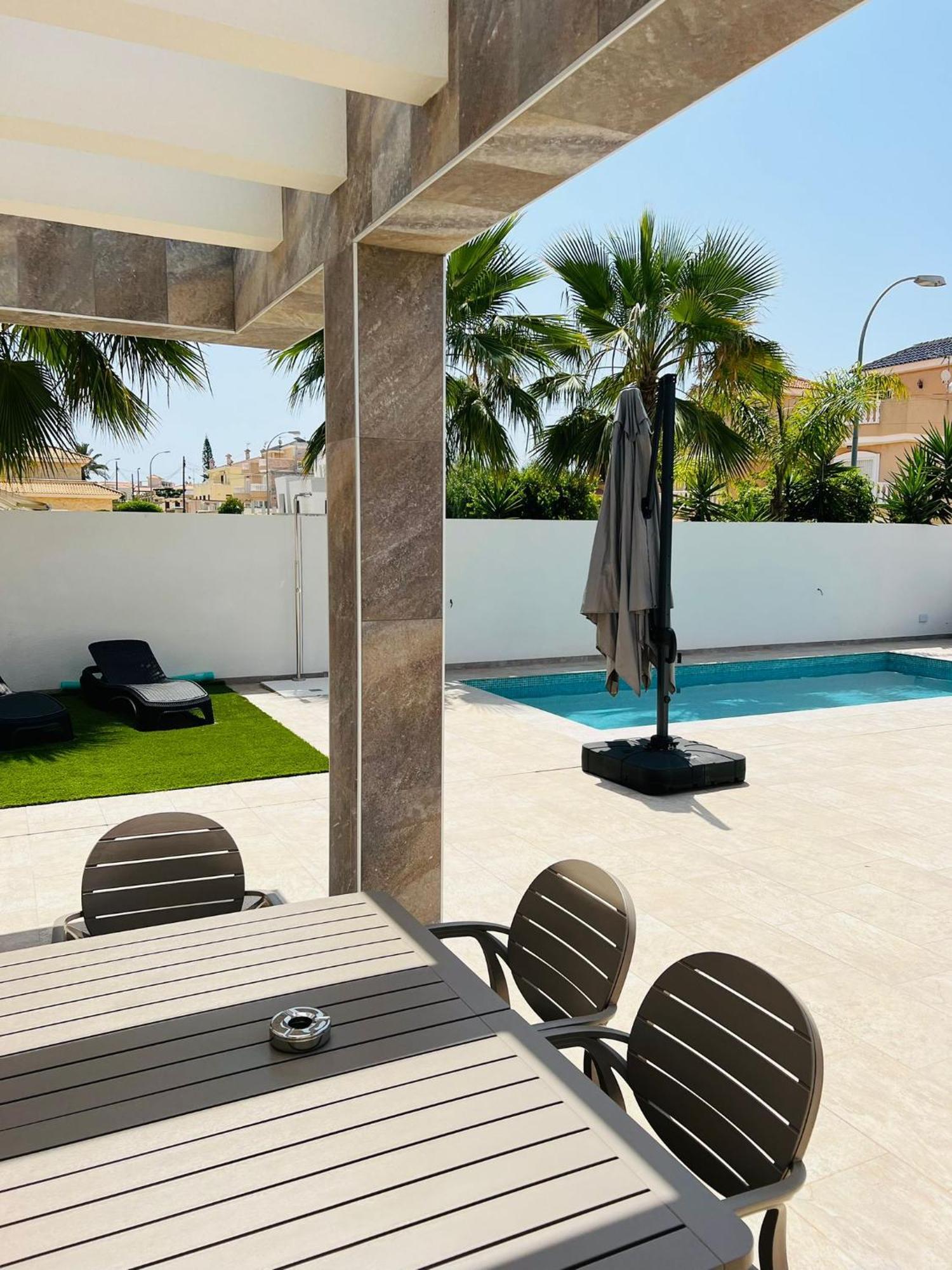 Villa Domicil De Luxe ตอร์เรเวียคา ภายนอก รูปภาพ