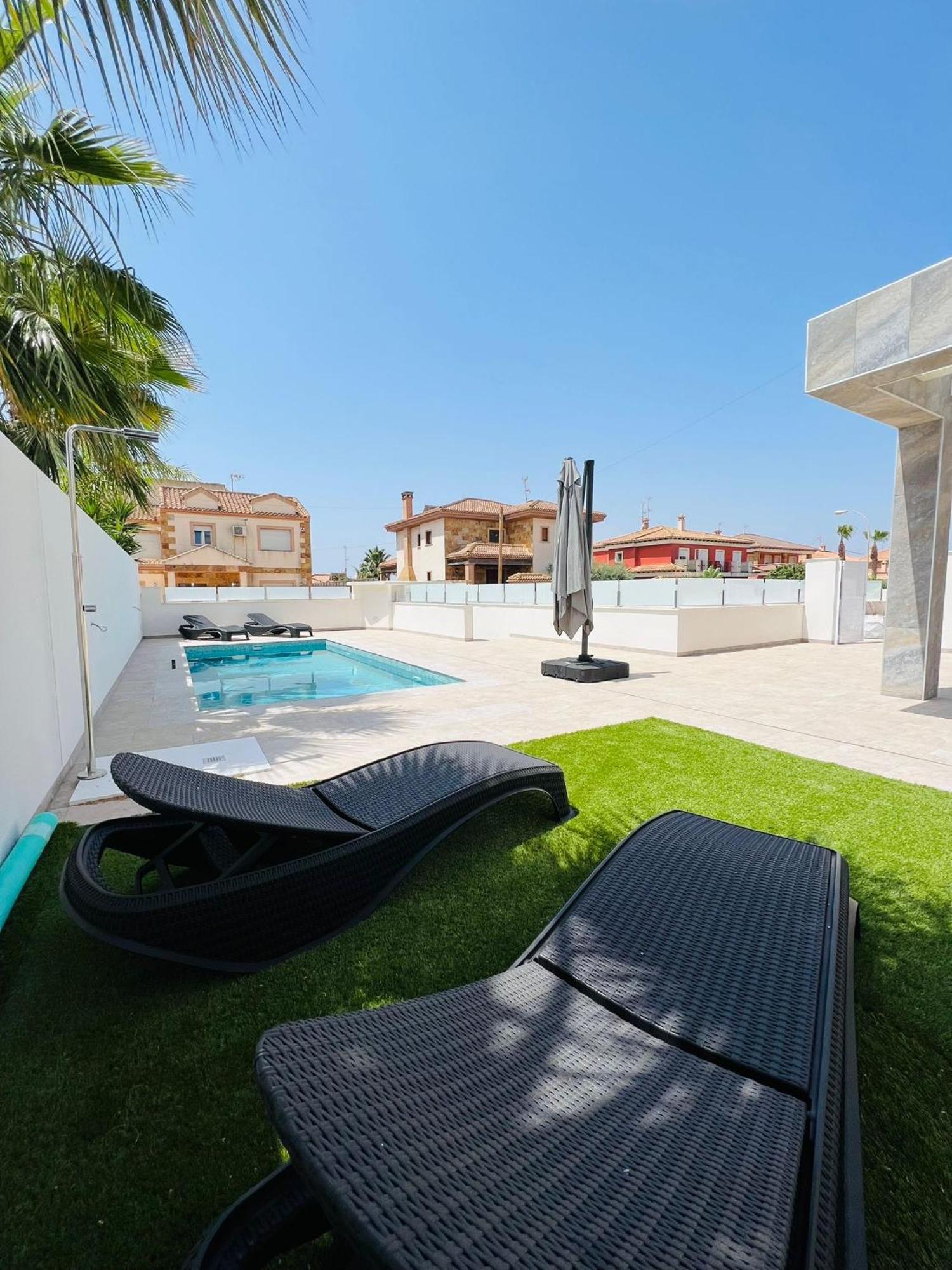 Villa Domicil De Luxe ตอร์เรเวียคา ภายนอก รูปภาพ